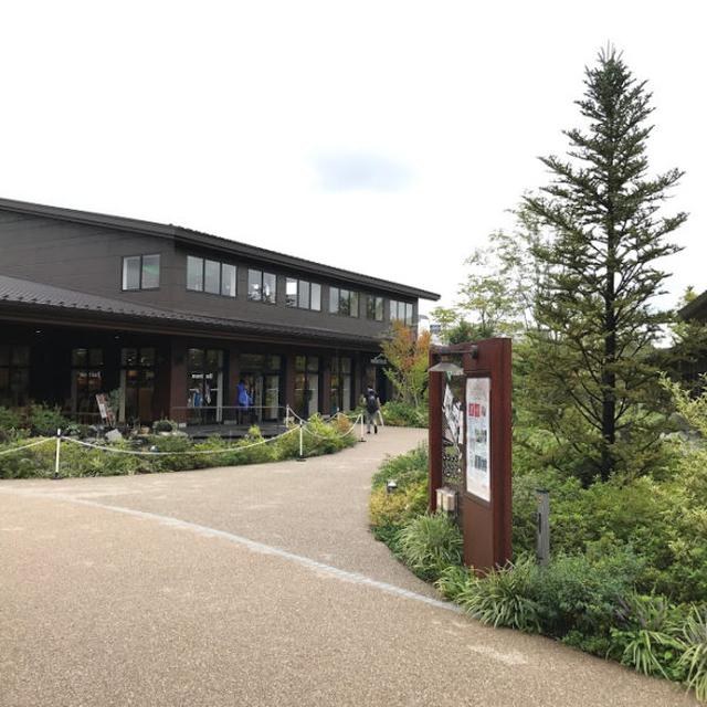 画像: 昭島アウトドアヴィレッジ。イベント広場では、テントの展示会が行われることも。