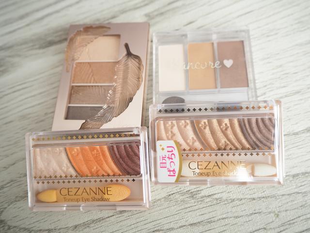 画像: 写真左上:コーセー ヴィセ リシェ マイヌーディ アイズ / 写真右上:100円ショップ ダイソー カンコレアイシャドウ / 写真下:セザンヌ トーンアップアイシャドウ