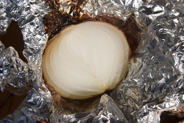 画像: 1. 丸ごと焼いておいしい「新タマネギのホイル焼き」
