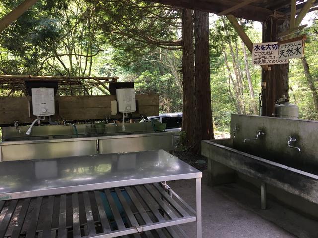 画像: 【静岡県】西富士オートキャンプ場 こちらの炊事場はお湯が出ます。