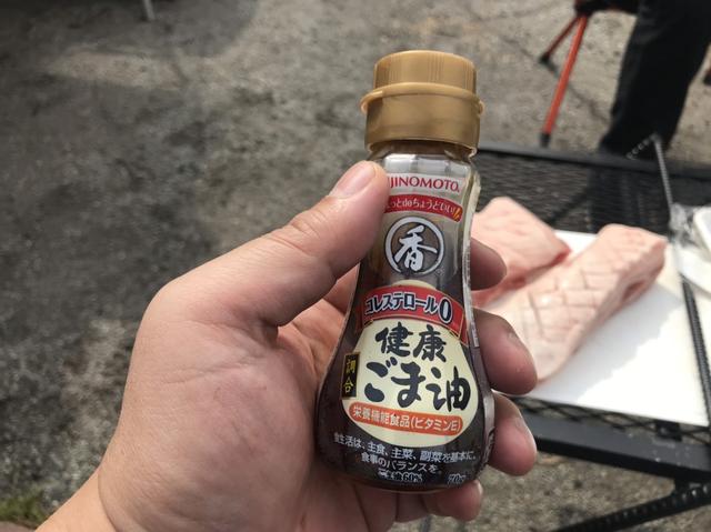 画像3: 筆者おすすめの味付けは「黒瀬スパイス」 自作ネギニンニク油も、チャーシューとの相性抜群