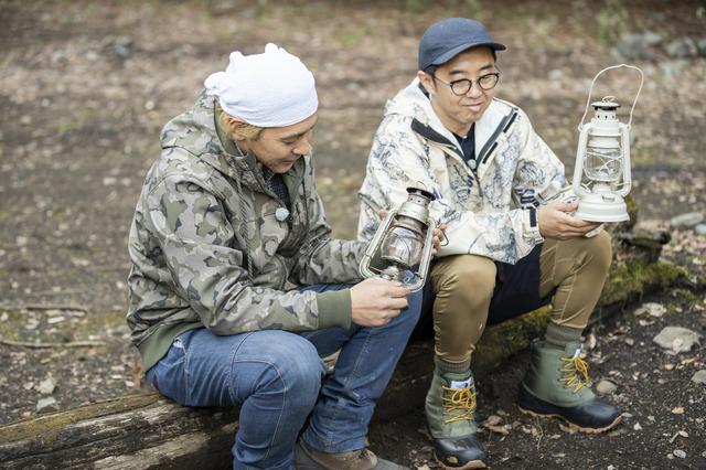 画像: 最後はランタンでロマンチックに! ……でもまだ暗くないですけど。