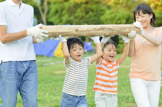 画像: キャンプは体験の宝庫! アウトドアならではの火起こし・刃物の扱いで子供の成長を見守ろう