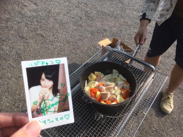 画像: 筆者撮影 高杉(心の声)「カレーは先輩に任せて、焼きマシュマロ食べようね」