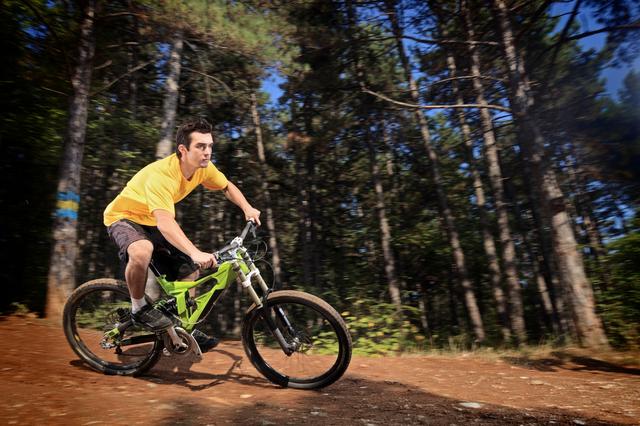 画像: トレイルライドとは、自転車で山道を走るアクティビティ! まずは初心者向けツアーに参加してみよう