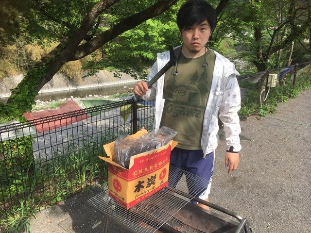 画像: 筆者撮影 ※炭ってどおやって並べるんだろうか?