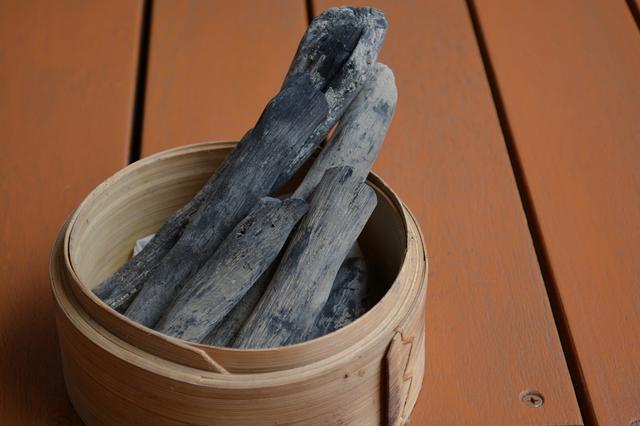 画像: 筆者撮影:使わない時は、消臭剤として玄関にクローゼットにこの状態でおいてあります。