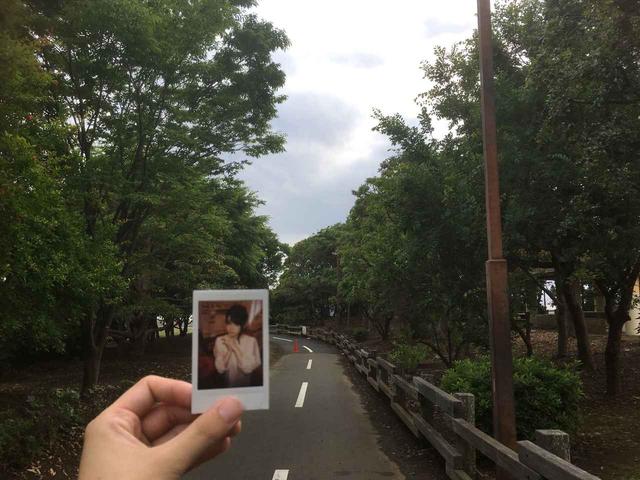 画像: 筆者撮影 ※「迷子にならないか?」きゃなちゃんは両手を握って心配そうなポーズですが…。