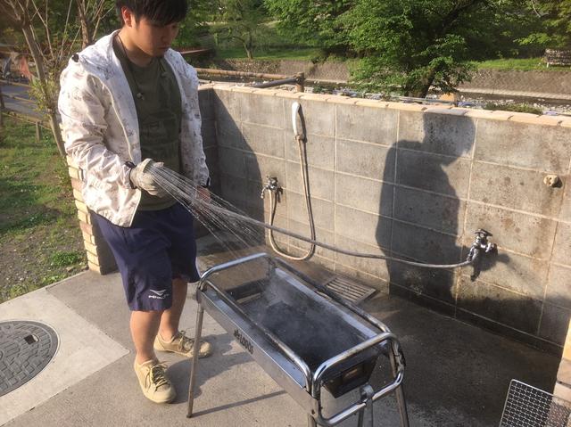 画像: 筆者撮影 ※BBQ台もジェットシャワーで洗えばスッキリ