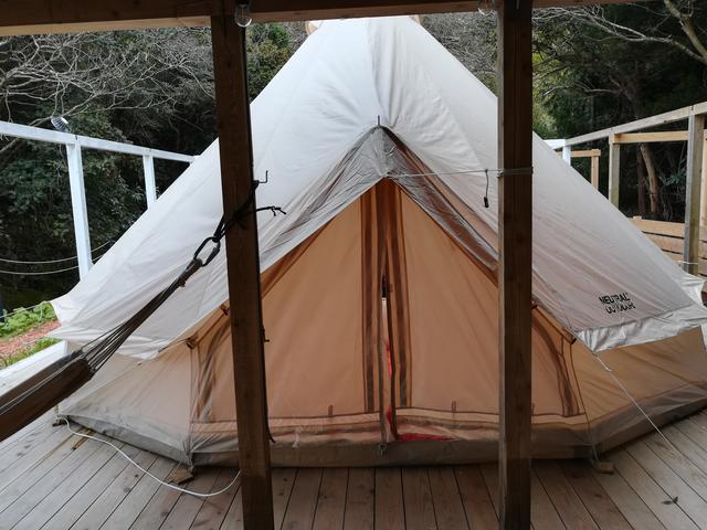 画像: 筆者撮影(貸切小屋隣のティピーテント)
