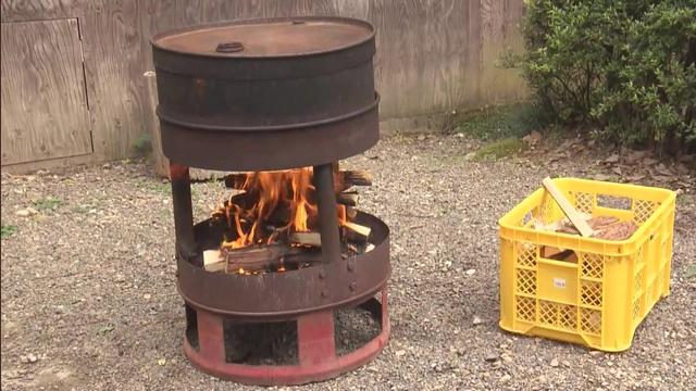 画像: アウトドア・ベース 犬山キャンプ場 ドラム缶「ピザヤケール」でピザ焼き体験 デルサタ2019年7月20日放送動画より