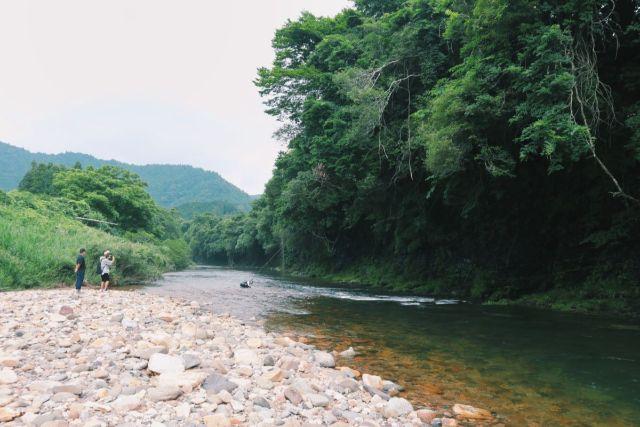 画像: 編集部撮影・地元の子どもも夏になるとココで川遊びをするそうです