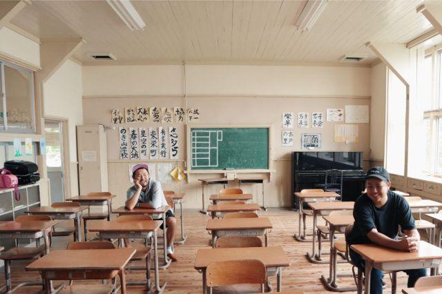 画像: 編集部撮影・なつかしさにテンションが上がるハピキャンメンバー。イベント当日も教室は開放されてます!