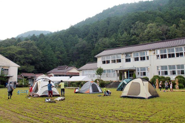 画像: 過去のキャンプイベントの様子 tehohe.com