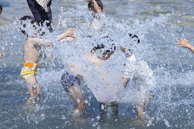 画像: 速乾タオルはコンパクトで携帯しやすい! 日よけや体温調整にも役立つ!