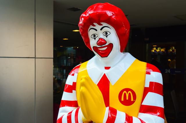画像: 引用元:123rf タイ・マクドナルド イメージ(写真はバンコク市内のマクドナルド)