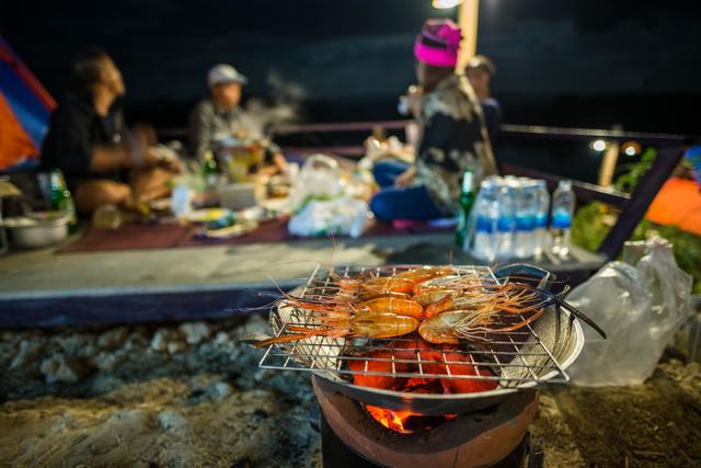 画像: 【海鮮バーベキューの注意点】常温の海鮮食材は傷みやすい 魚介はしっかり加熱して、みんなで味わおう