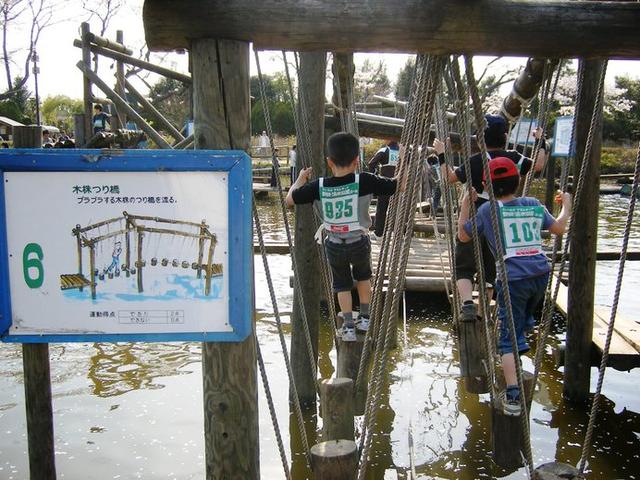 画像: 池は深いところで130cm以上! 着替えを必ず持参しましょう