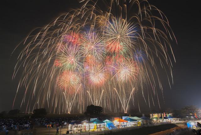 画像: 約2万発の大輪が秋の夜空を焦がします!