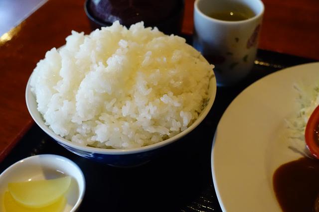 画像: 筆者撮影・もうてんこ盛りのご飯が現れましたが難なく完食!