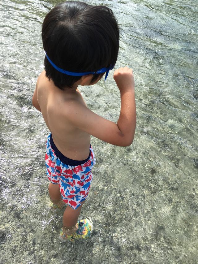 画像: 筆者撮影 ゴーグルと靴はKEENのサンダルを履く小学生の息子