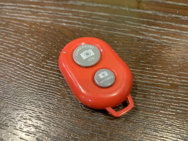 画像: ダイソー300円商品『Bluetooth リモコンシャッター』(画像:筆者撮影)