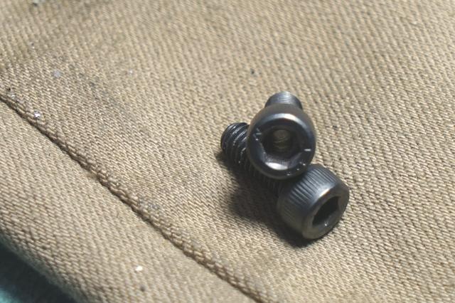 画像: 筆者撮影・金属加工技術のある方ならば市販のボルトに穴あけ加工する方法もあります。