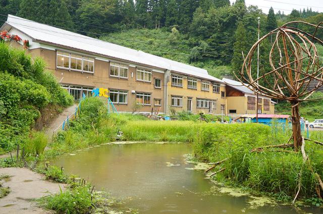 画像: 校舎という馴染みある空間が、まるごと一風変わった美術館に