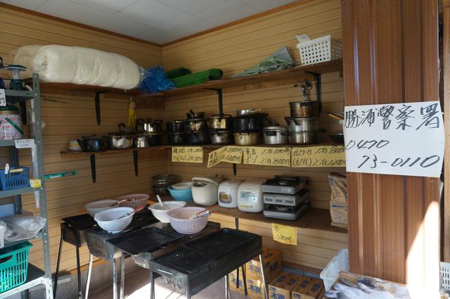 画像: 筆者撮影「売店には調理用品などのレンタルもあります」