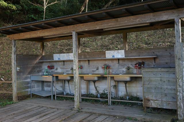 画像: 筆者撮影「炊事場はお湯が出ません」