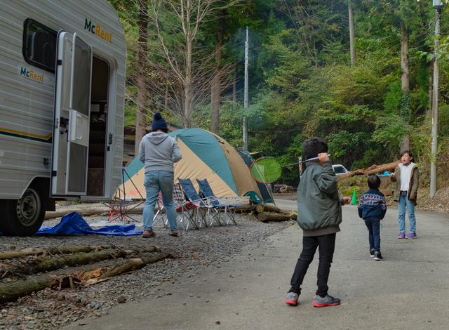 画像: 片付けている横で、朝も元気に遊びます。:父撮影