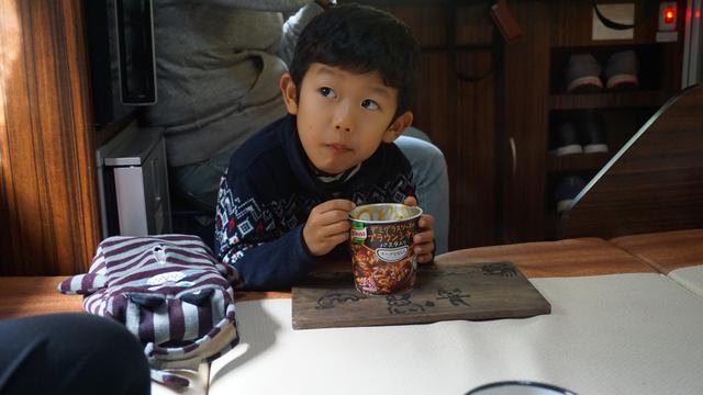 画像: 次男の食事風景(朝食の様子より):娘撮影