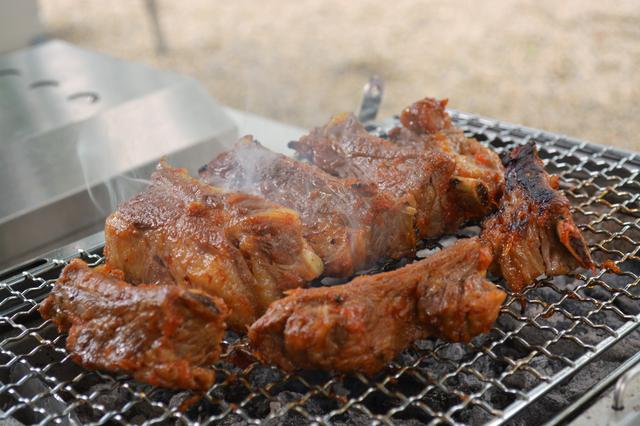 画像: 焼きスペアリブを作るにはフライパン・グリル・オーブンなどが使える!