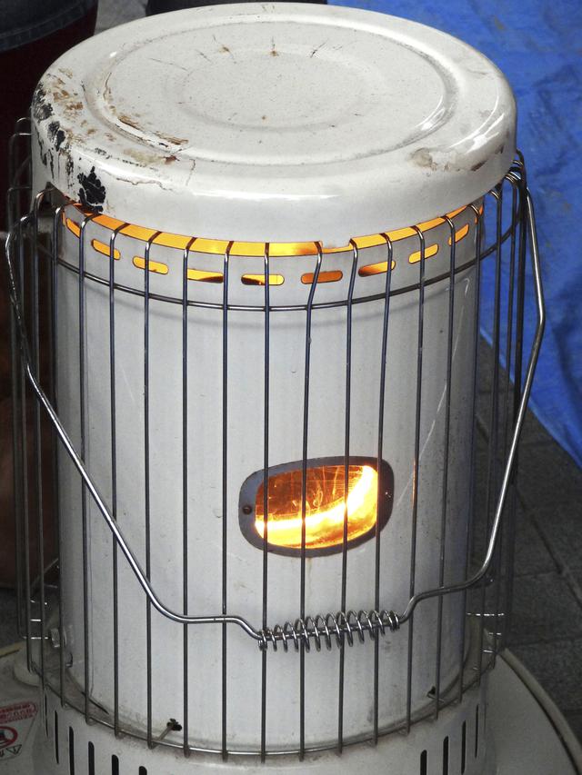 画像: 火おこし不要!手軽に暖がとれてお湯も沸かせる