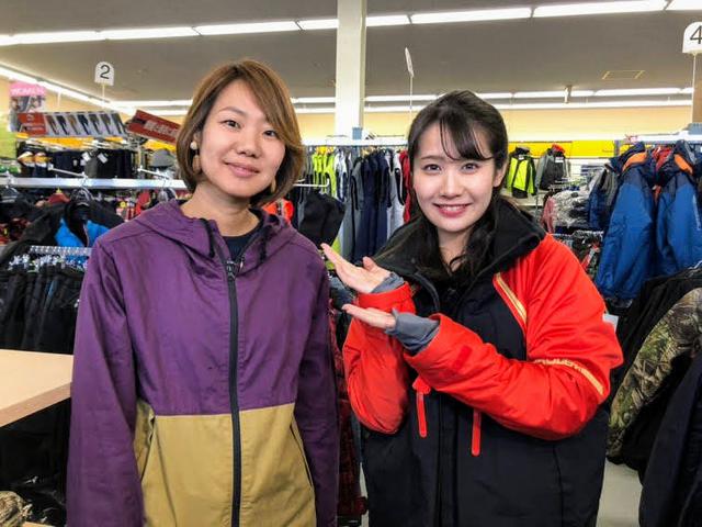画像: 左:サリー、右:メ〜テレ島津咲苗アナウンサー