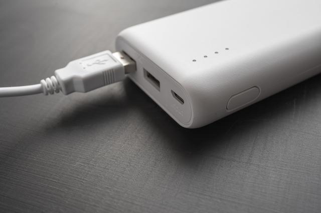 画像: モバイルバッテリーを持っていけば、給電も安心!