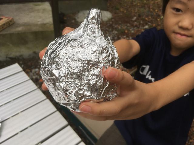 画像: 筆者撮影 大きな大きな焼きりんごを作ります!