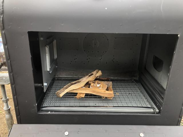 画像: 筆者撮影:鉄製薪ストーブの新品