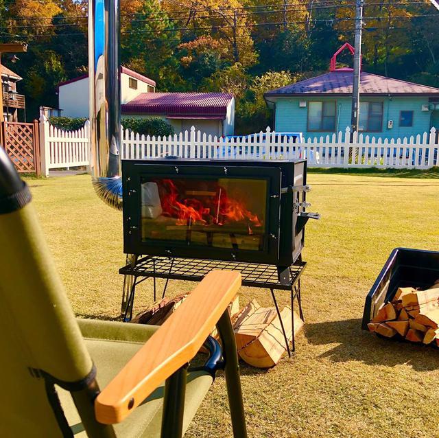 今大人気の薪ストーブ ロマンチカル を使ってみた 別売り煙突についてもご紹介 ハピキャン Happy Camper