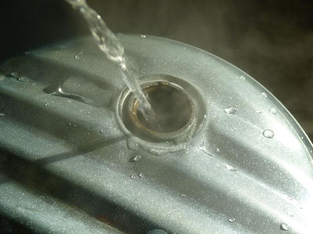 画像: 防寒に優れた湯たんぽ! キャンプで電源がなくて電気毛布が使えないときに大活躍 安価で利便性も◎