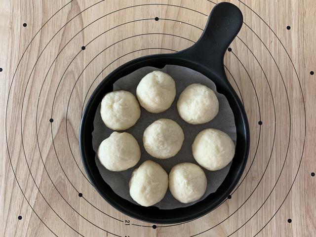 画像3: 【基本のレシピ】スキレットで焼き上げる ホットケーキミックスで作るプレーンミニちぎりパンの作り方