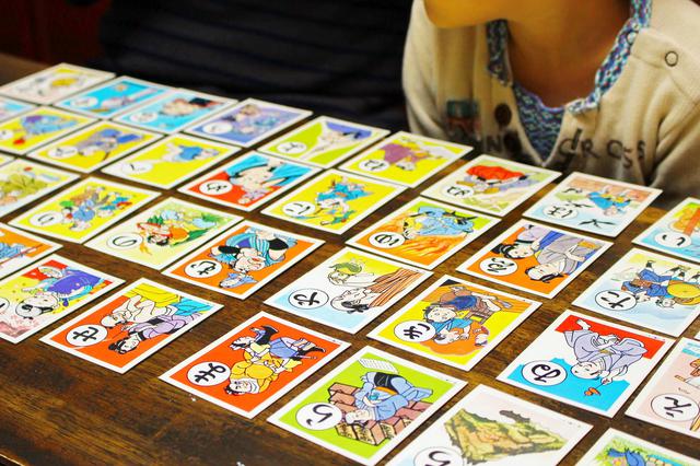 画像: 【おすすめキャンプdeゲーム②】ツッコミかるた 大人数でボケてツッコんで盛り上がるカードゲーム!