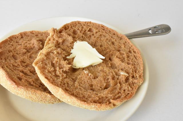 画像: 筆者撮影 味付けもかねてバターを塗るのがおすすめです。