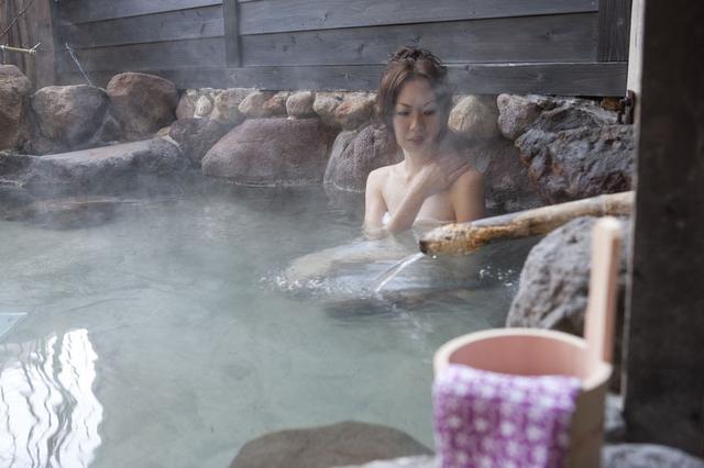 画像: 関東地方の温泉は「黒湯」が魅力! 植物性の「フミン酸」が含まれ、ミネラルたっぷりでお肌ツルツルに