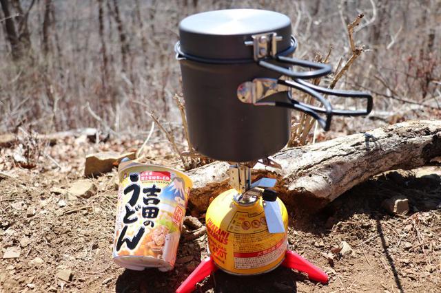 画像: 筆者撮影・山頂でお昼ご飯