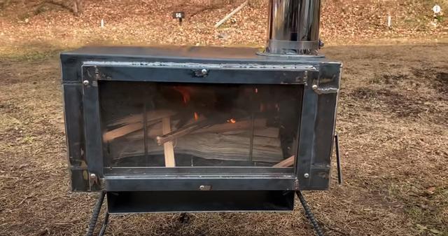 画像2: Youtubeチャンネル タケトDIY 【初溶接】薪ストーブ自作【DIY】Homemade Wood burning stove Iron welding DIY より