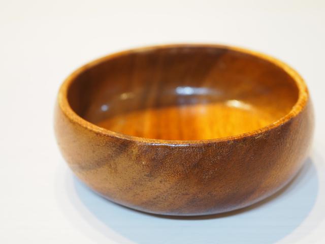 画像: お手入れした後のアカシア食器(画像:筆者撮影)