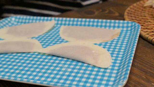 画像: トッピングにチョコレートなどの液体(?)を入れた場合、トロッとするので厚みは出ません。