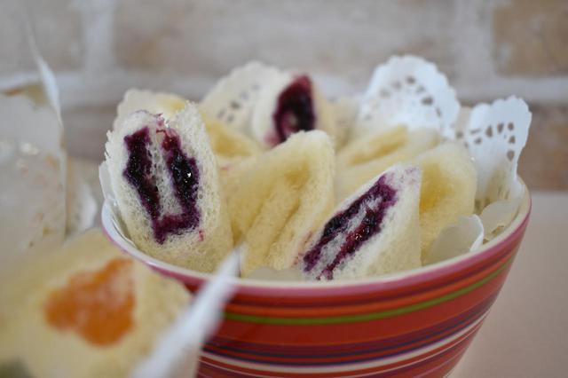画像: 筆者撮影 ジャムのロールサンド おやつ感覚で一口に食べられます