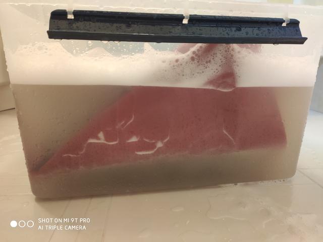 画像: 筆者撮影 <手順③>汚れが浮き出ている証拠(水が濁る)